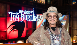Johnny Depp si perde nel magico mondo di Tim Burton al Museo Nazionale del Cinema
