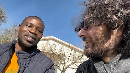 "Sono scappato dal Burkina Faso, c'è il terrorismo, i miei due bimbi vivono ancora lì" (VIDEO)