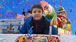 Torta coriandoli e candeline: il compleanno di Francesco tra i carri del Carnevalone