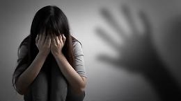 Molestie sessuali in stazione, una ragazza di 17 anni si salva scappando in treno
