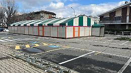 Un “tendone” da circo nella periferia di Settimo Torinese: “Orribile!”