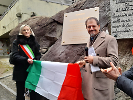 Una targa dedicata ai Martiri delle Foibe in Canavese: ma quante contraddizioni alla cerimonia inaugurale