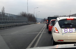 Code chilometriche per colpa della nuova ciclabile? Le proteste degli automobilisti 