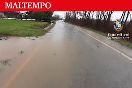 Esondano i corsi d'acqua: strada chiusa tra Settimo e Leinì