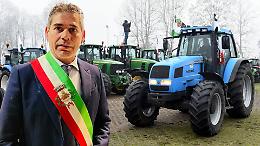 La protesta dei trattori entra in Comune (VIDEO)