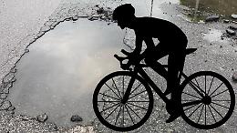 Disastro strade in Canavese: ai margini dei percorsi del grande ciclismo, buche come crateri