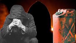 Momenti di panico durante lo sfratto: l'ex cantoniere tenta di darsi fuoco