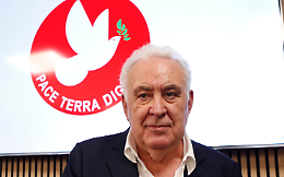 Ivrea raccoglie le firme per Santoro che sfida l'Europa con la lista "Pace, Terra, Dignità"