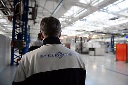 Sciopero e tensioni a Torino: Stellantis licenzia, i sindacati insorgono