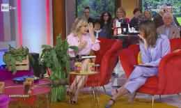 Simona Ventura in tv con metà viso bloccato. La spiegazione di cosa è successo in diretta