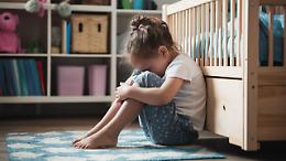 Lascia la figlia di 3 anni sola in casa: arrestata