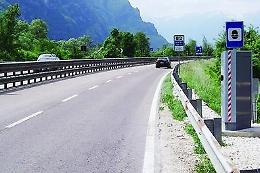 Macchine che corrono e danni alle auto parcheggiate: le provinciali nelle Valli di Lanzo non sono sicure 