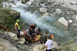 Cede la staccionata: una donna precipita lungo il pendio e cade nel fiume Stura