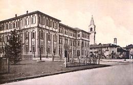 Il “piccone demolitore” in piazza della Libertà