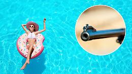 La piscina fa rumore, il vicino di casa gli spara contro