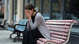 Canavese, i vandali non si fermano: colpita anche la "Panchina Rosa" dedicata alle donne