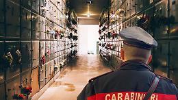 Dramma al cimitero comunale: si toglie la vita con una corda