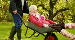 Le nonne vanno in cariola e la festa ha inizio!