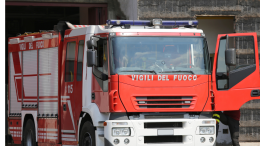 La sigaretta accesa incendia il materasso e stava per succedere una tragedia