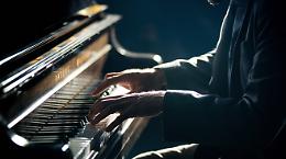 Il ritorno del "Pianista del Buio": incanta la Chiesa del Canavese