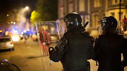 Blitz nella notte in Barriera: due arresti, 300 articoli sequestrati. Alcuni agenti sono stati aggrediti