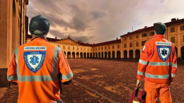 Piazza Ottinetti si colora di arancione nella Giornata Nazionale delle Pubbliche Assistenze