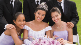 Quando il debutto in società non fa rima con dignità: donne tra balli, scandali e ministri da redarguire