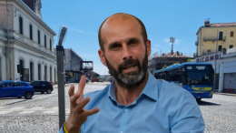 In tremila senza servizi igienici: passeggeri o eroi?