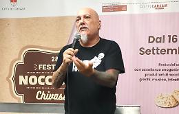 Risate e satira chiudono la festa del Nocciolino: Daniele Raco conquista il pubblico
