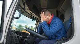 Orari massacranti e umiliazioni: si suicida un autista, due indagati dalla Procura