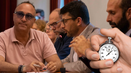 Consiglio comunale o commedia? Il presidente si dimentica la neutralità