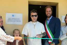 Fedez inaugura una nuova casa di accoglienza per le famiglie di bimbi malati