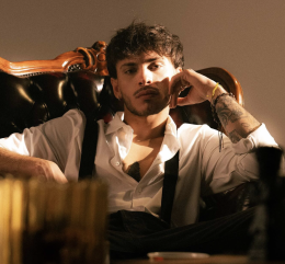 Persi per niente: Dennis ci fa rivivere l’amore che avremmo voluto salvare