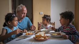 Quando mangiare diventa un lusso:  la dura realtà della povertà alimentare 