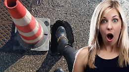 Si apre una voragine in strada: attenti a dove mettete i piedi!