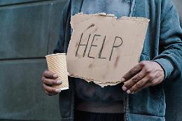 Sempre più poveri, le richieste di aiuto alla Caritas  aumentano del 41% 