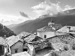 Succinto: il borgo alpino che resiste al tempo
