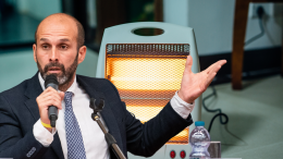 Il sindaco dichiara guerra alle stufette: il risparmio energetico del Comune colpisce ancora!