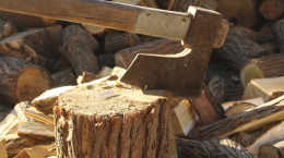 Riscaldarsi con il legno: vantaggi ed incentivi 