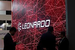 Leonardo offre 1.500 euro ai dipendenti per reclutare nuovi talenti