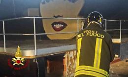 Shock per gli abitanti di Cigliano: l'ex discoteca Due colpita da un incendio