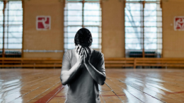 La scuola D’Oria si rifà il look ma piove sulla succursale, la palestra in via Battitore preoccupa le famiglie: “Ragazzi a rischio”