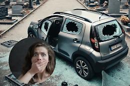 Sembra il Far West ma è il Canavese: auto saccheggiate davanti al cimitero