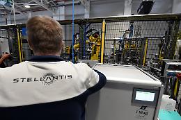 Stellantis 2025: il governo stanzia 200 milioni di euro, ma i sindacati vogliono un confronto