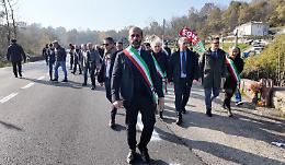 40 Sindaci bloccano il ponte per protesta: "La voce del Canavese deve essere ascoltata" (VIDEO)