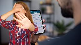 Orrore in famiglia: si finge la figliastra per organizzare un abuso sessuale