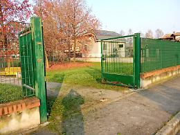 Parchi giochi e degrado. Perchè nessuno chiude i cancelli?