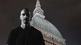 Zlatan Ibrahimović porta il circo del calcio spettacolo a Torino (FOTO)
