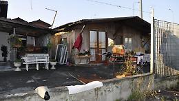 Blitz al campo nomadi. Tre costruzioni abusive da abbattere