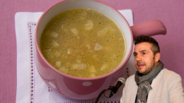 Insetti nella minestra della mensa, genitori contro l'assessore: "Perché minimizza? Vogliamo il panino fino a nuovi controlli!"